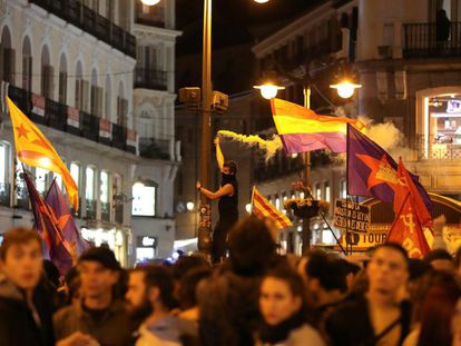 Cientos en la concentración contra la sentencia del 'procés' este miércoles en la Puerta del Sol, en Madrid.