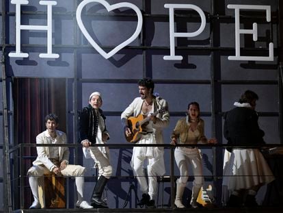 Integrantes de la Joven Compañía, durante la representación de la obra 'La discreta enamorada' en el Festival Internacional de Teatro Clásico de Almagro.