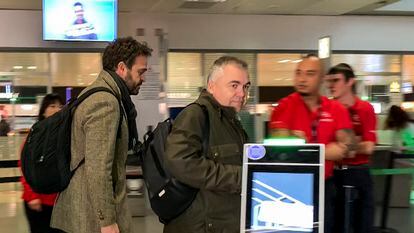 Imagen de una captura de televisión del secretario de Organización del PSOE, Santos Cerdán, este sábado en el aeropuerto de Ginebra.