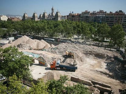 Restos arqueológicos en los extremos del desescombro de los antiguos juzgados de Barcelona.  