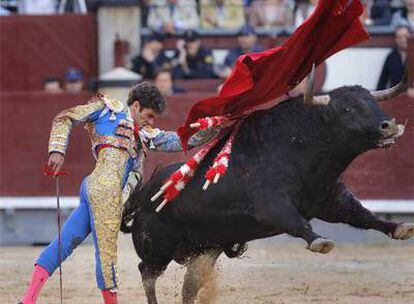 Un pase de pecho de José Tomás en la faena de Las Ventas.