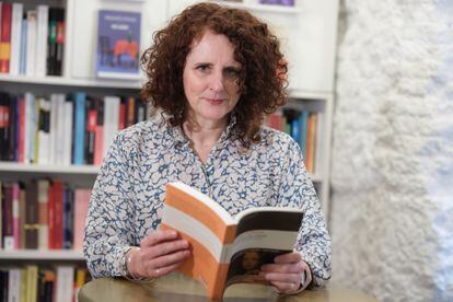 La escritora Maggie O'Farrell presenta su nuevo libro, 'El retrato de casada', durante una visita a Madrid, en marzo pasado.