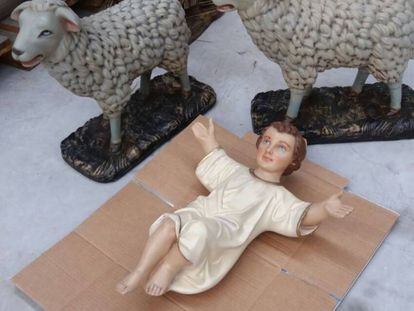 Figura del niño Jesús del belén de Ador que fue sustraída, tras la devolución.