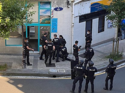 Momento de la detención por la Ertzaintza en San Sebastián del presunto autor del asesinato de su cuñada en Murchante (Navarra).