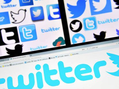 Varias pantallas muestran s&iacute;mbolos de Twitter y Facebook.