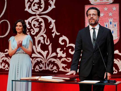 Javier Fernández-Lasquetty (PP), toma posesión como consejero de Hacienda y Función Pública, el pasado lunes, ante la nueva presidenta Isabel Díaz Ayuso.