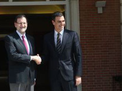 El presidente del Gobierno, Mariano Rajoy, junto a Pedro S&aacute;nchez.