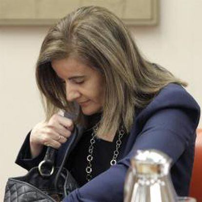 La ministra de Empleo y Seguridad Social, Fátima Báñez, durante la Comisión de Empleo del Congreso el 7 de febrero de 2012.