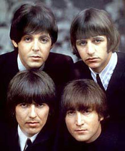 De izquierda a derecha, delante, George Harrison y John Lennon; detrás, Paul McCartney y Ringo Starr.
