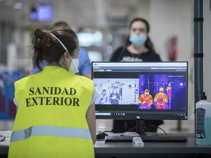 Control de Sanidad Exterior en el aeropuerto de El Prat, el 19 de junio en Barcelona.