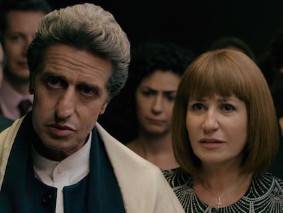 El pastor Emilio (Diego Peretti) y su mujer Elena (Mercedes Morán), en una escena de 'El reino'.