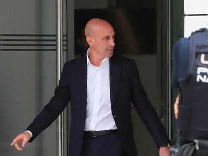 El expresidente de la Real Federación Española de Fútbol, Luis Rubiales, tras declarar en la Audiencia Nacional.