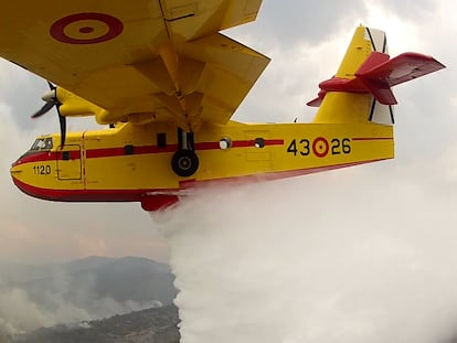 Vídeo | Volar para luchar contra las llamas 