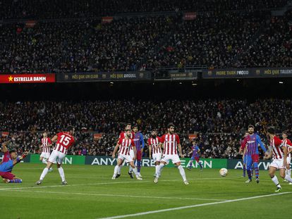 Aubameyang marca el gol del Barcelona contra el Athletic.