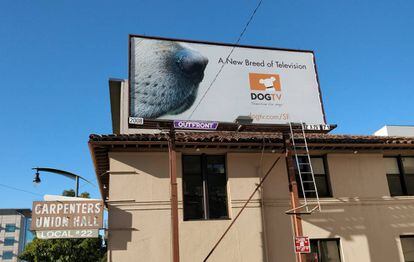 Imagen de una valla publicitaria de un canal 'online' para perros, en San Francisco.