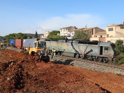 Las obras de Adif en la infraestructura buscan reducir los percances en la red, como el descarrilamiento de un tren en Vilaverd (Tarragona). Josep Lluís Sellart