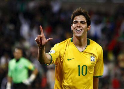 Kaká celebra un gol con la selección brasileña