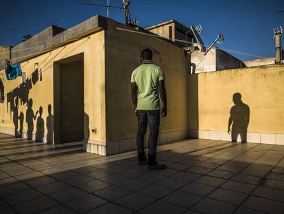 El nigeriano Ammar, de 17 años, vivió dos meses en un centro de inmigrantes controlado por la 'Ndrangheta en Calabria