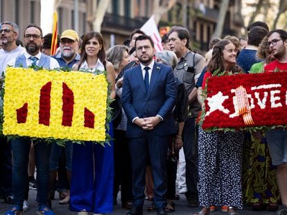 El presidente de la Generalitat, Pere Aragonès, durante la tradicional ofrenda floral en el monumento a Rafael Casanovas con motivo de la Diada del 11 de septiembre.