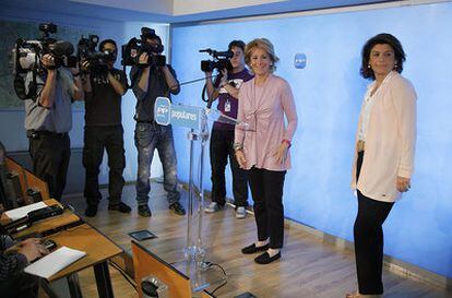 Esperanza Aguirre, antes de la rueda de prensa tras el comité de dirección del PP de Madrid.