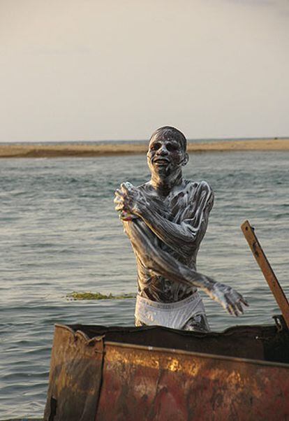 Catorce años de conflicto (250.000 muertos y 800.000 desplazados y refugiados) han generado una cultura de guerra y corrupción en Liberia.