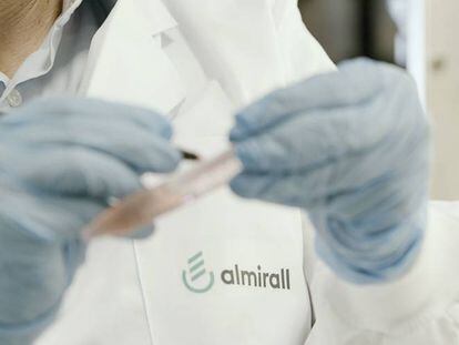 Almirall lleva a Europa un fármaco que puede aportar 250 millones en ingresos