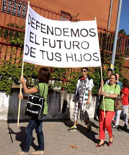 Protesta en el Rosa Chacel, de Colmenar Viejo (Madrid).