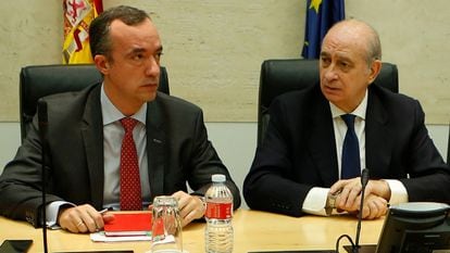 Francisco Martínez y Jorge Fernández Díaz, en el Ministerio del Interior, en marzo de 2016.
