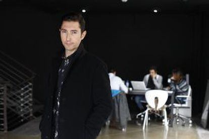El periodista Toni Garrido, en la delegación de Maker Studios en Madrid.