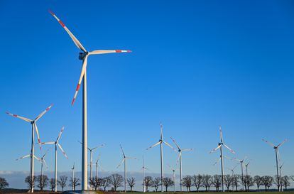 Turbinas eólicas en cerca de Brandenburgo (Alemania).