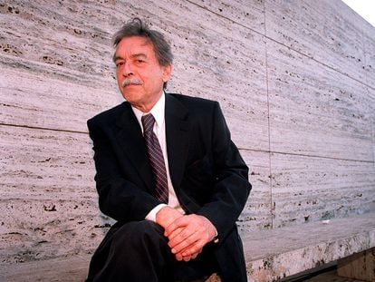 Paulo Mendes da Rocha, arquitecto, durante la entrega de premios de la Fundación Mies Van Der Rohe, en Barcelona en abril de 2001.