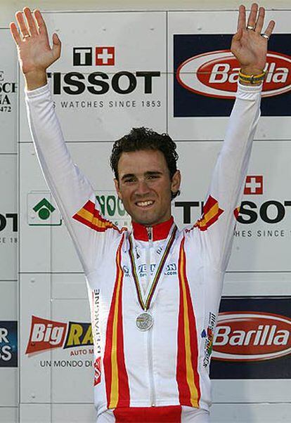 Valverde, en el podio tras ser segundo del Mundial de Madrid.