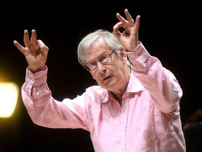 Sir John Eliot Gardiner dirige en el festival de Bolonia de 2022, el 2 de mayo en la ciudad italiana.