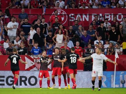 Mikel Vesga celebra el gol del empate del Athletic ante el  Sevilla.