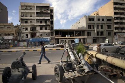 Vista del museo callejero donde se muestran arsenal de Muamar el Gadafi, en Misrata (Libia).