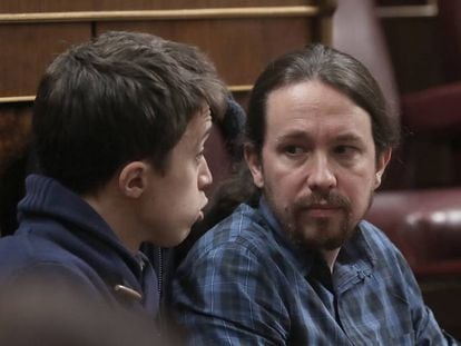  Pablo Iglesias e &Iacute;&ntilde;igo Errej&oacute;n en el Congreso de los Diputados. 