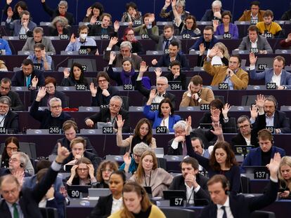 Parlamentarios europeos votando durante una de las sesiones de esta semana.