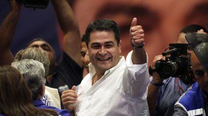 Juan Hern&aacute;ndez, candidato a la presidencia de Honduras, en un mitin 