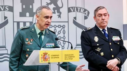 El jefe superior de Policía de La Rioja, Manuel Laguna, a la derecha, y el coronel jefe de la Guardia Civil Enrique Moure, en la rueda de prensa, este jueves en la Delegación del Gobierno de La Rioja,
