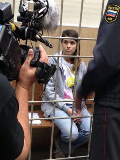 Arriba, Camila Speziale, el 14 de octubre, ante el tribunal de Múrmansk.