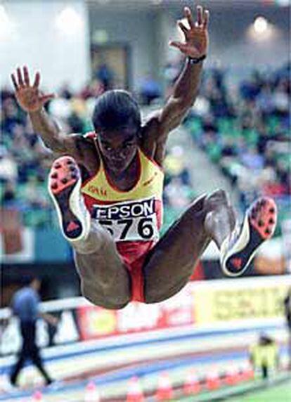 Niurka Montalvo, en un salto durante una prueba celebrada este año.