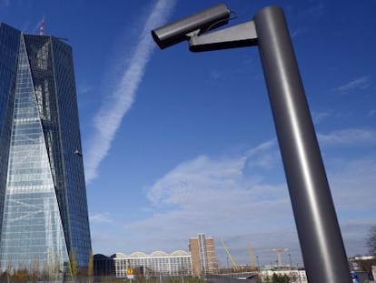 Fotograf&iacute;a de archivo fechada el 7 de diciembre de 2015 que muestra el edificio del Banco Central Europeo (BCE) en Fr&aacute;ncfort, Alemania.