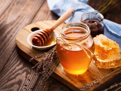 Cómo aclarar una miel turbia y otros ingenios para conservarla