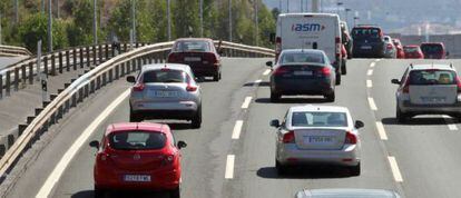 Tr&aacute;fico en la autopista A- 8, en las inmediaciones de Bilbao. 