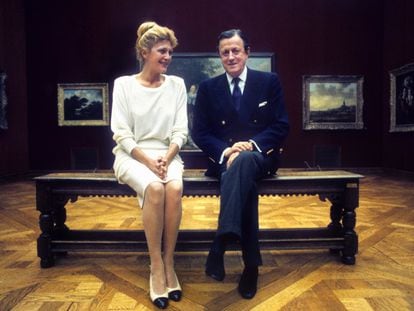 Carmen Cervera y su marido, Hans Heinrich von Thyssen-Bornemisza, en una de las salas de su pinacoteca particular en Villa Favorita, en Suiza, el 15 de mayo de 1986.