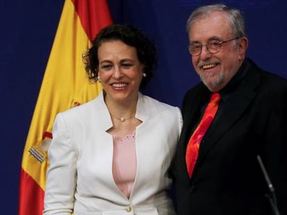 Magdalena Valerio, ministra de Trabajo, Migraciones y Seguridad Social junto a Octavio Granado, secretario de Estado de Seguridad Social.