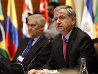 El ministro chileno de Hacienda, Felipe Larraín, preside la primera sesión de la reunión de ministros de Finanzas de la Comunidad de Estados Latinoamericanos y Caribeños en Viña del Mar (Chile).