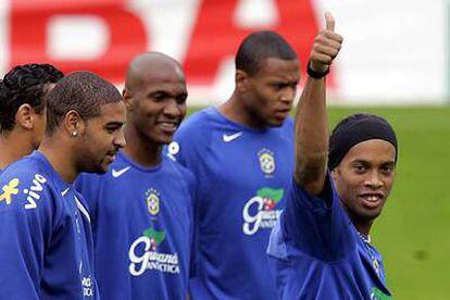 Adriano, Gilberto, Baptista y Ronaldinho, ayer, en el entrenamiento.