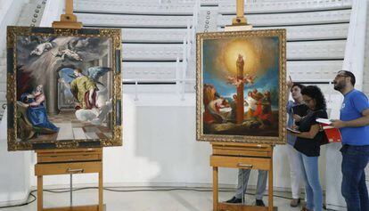 'La Anunciación', de El Greco, y 'La aparición de la Virgen a Santiago y sus discípulos', de Goya, en la Sala Oval del MNAC.