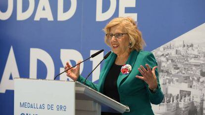 La alcaldesa de Madrid, Manuela Carmena, en la entrega de las Medallas de Oro de la capital.